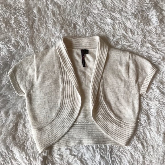 Like New, White Shrug Sweater - Picture 1 of 4